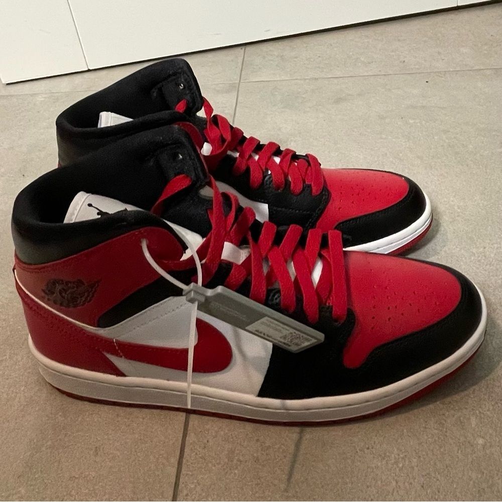 2 Bundle Item Jordan 1 Mids Womens Bred Toe - Size 10 - LV Flip Wallet - Mocha